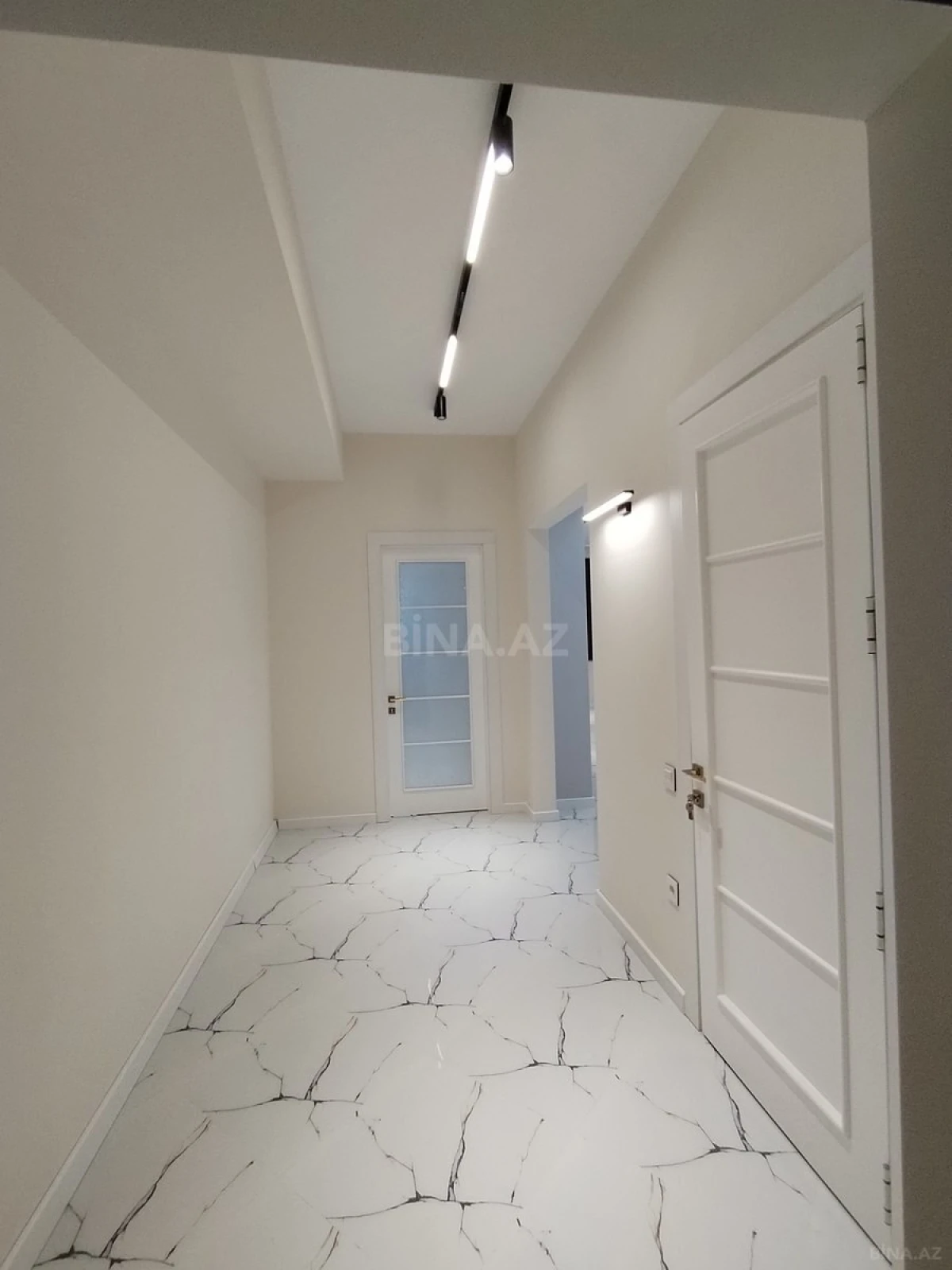 Satılır 2 otaqlı mənzil 92 m²