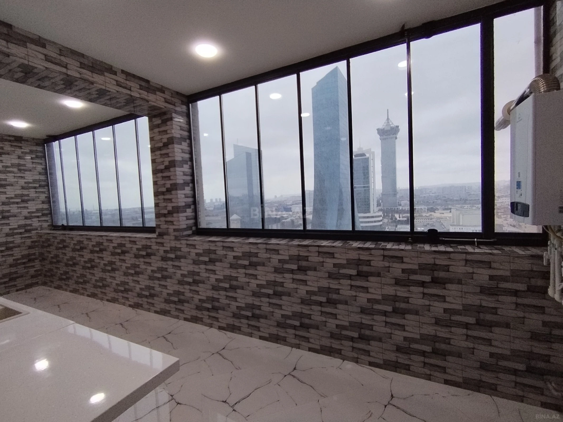 Satılır 2 otaqlı mənzil 92 m²