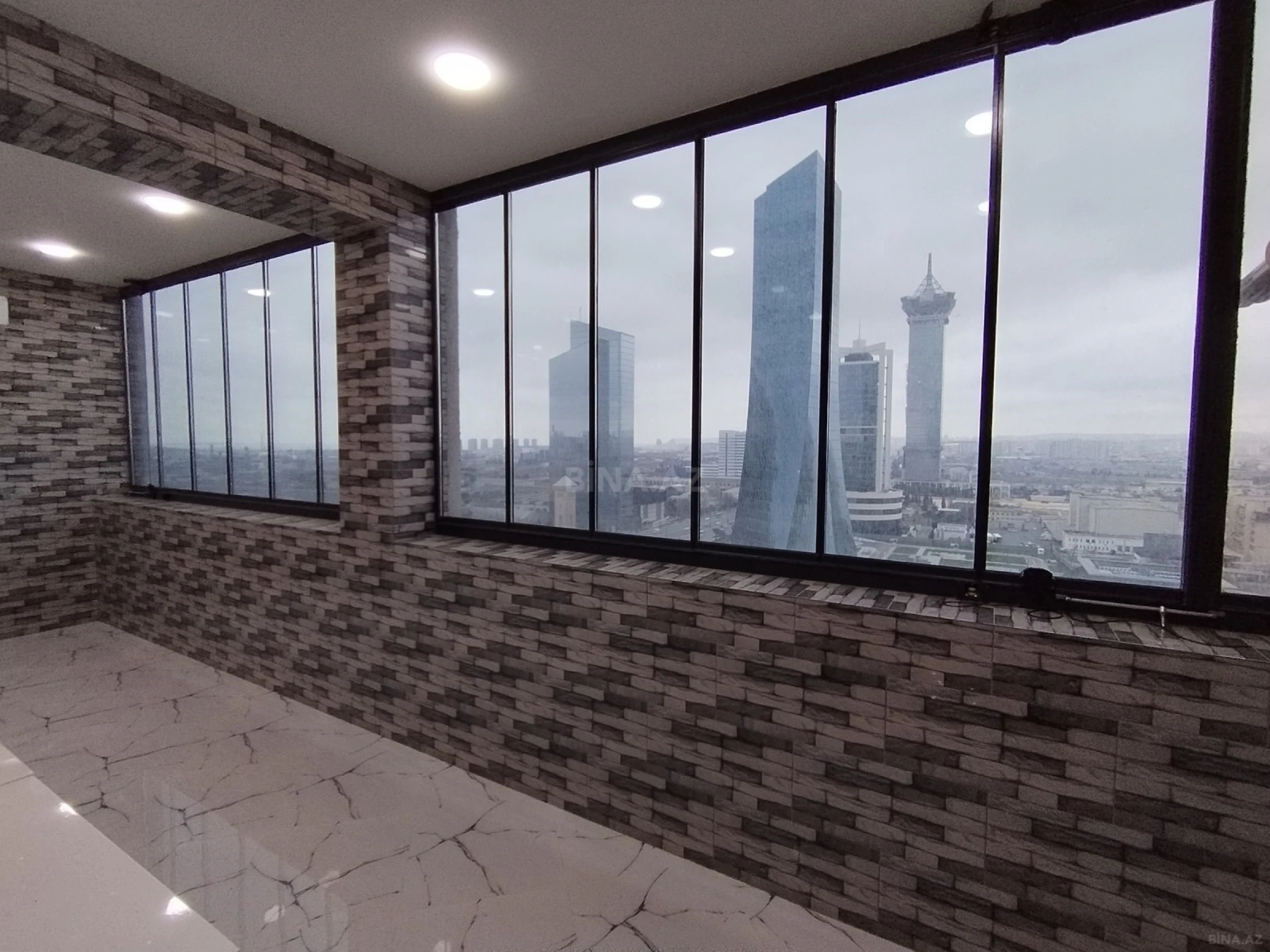 Satılır 2 otaqlı mənzil 92 m²