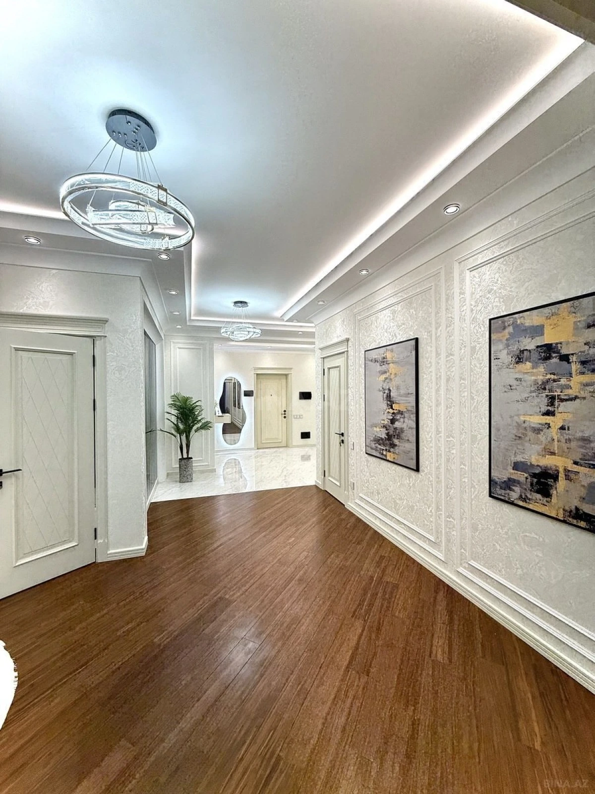 Satılır 4 otaqlı mənzil 191 m²