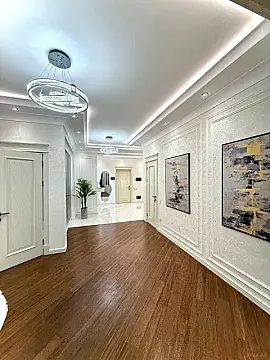 Satılır 4 otaqlı mənzil 191 m²