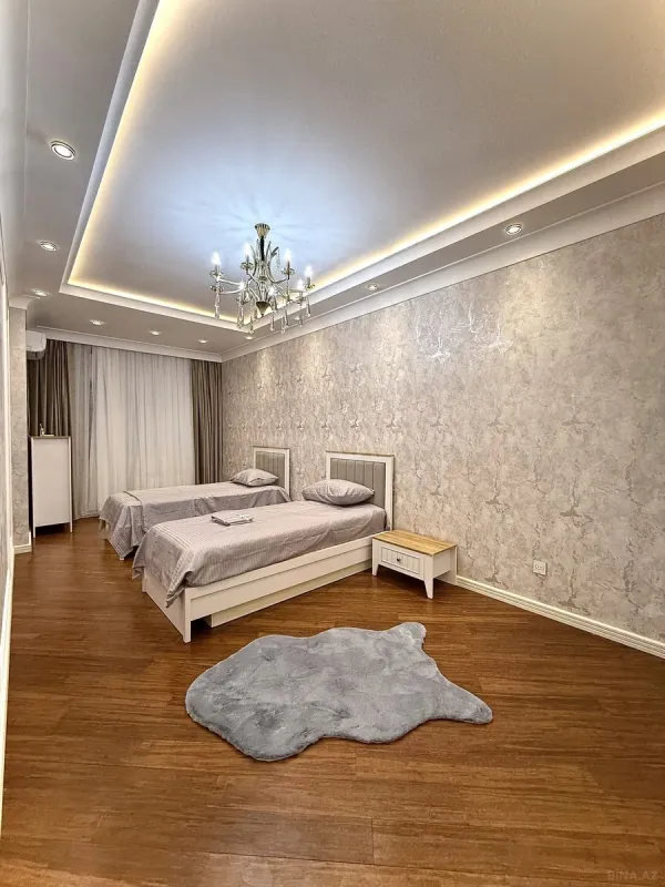 Satılır 4 otaqlı mənzil 191 m²