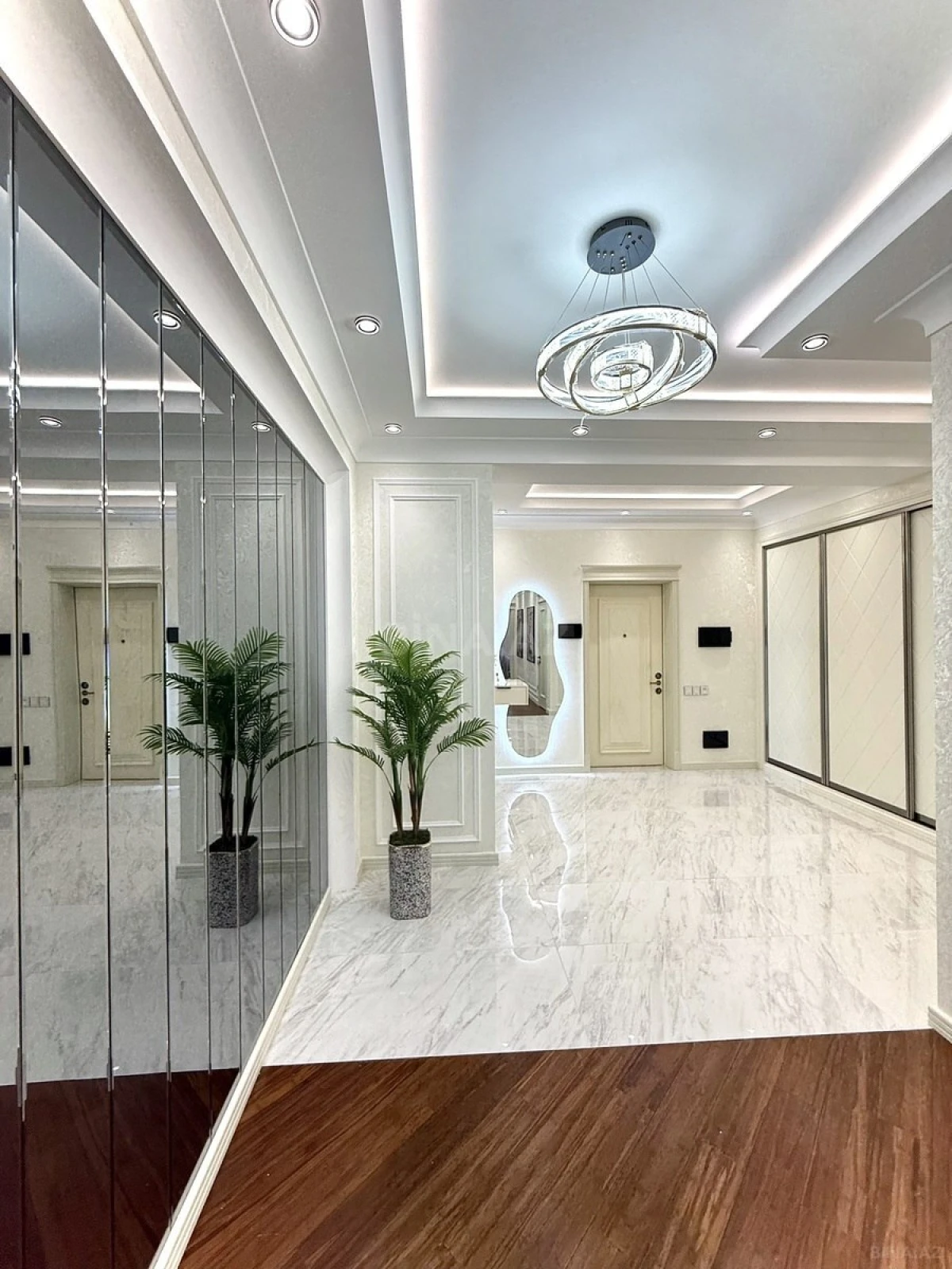 Satılır 4 otaqlı mənzil 191 m²