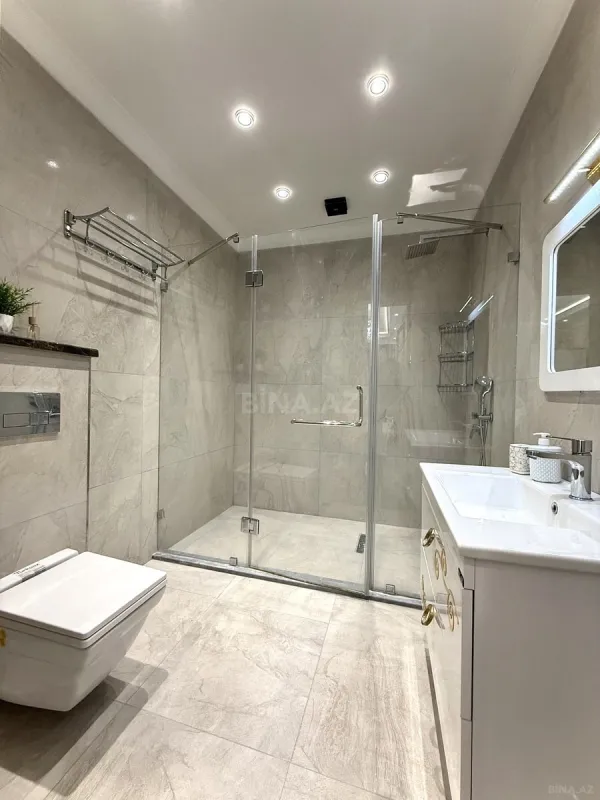 Satılır 4 otaqlı mənzil 191 m²