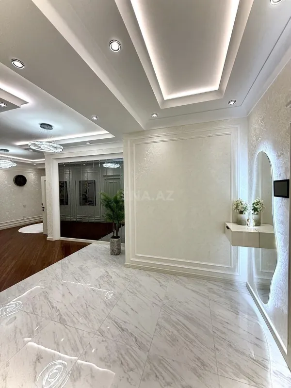 Satılır 4 otaqlı mənzil 191 m²