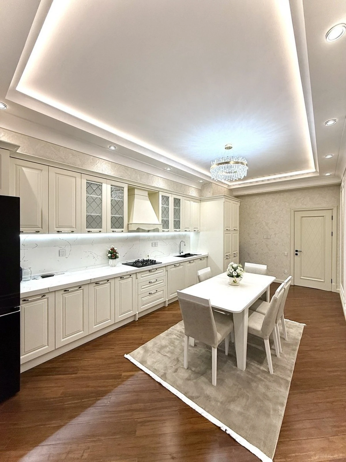 Satılır 4 otaqlı mənzil 191 m²