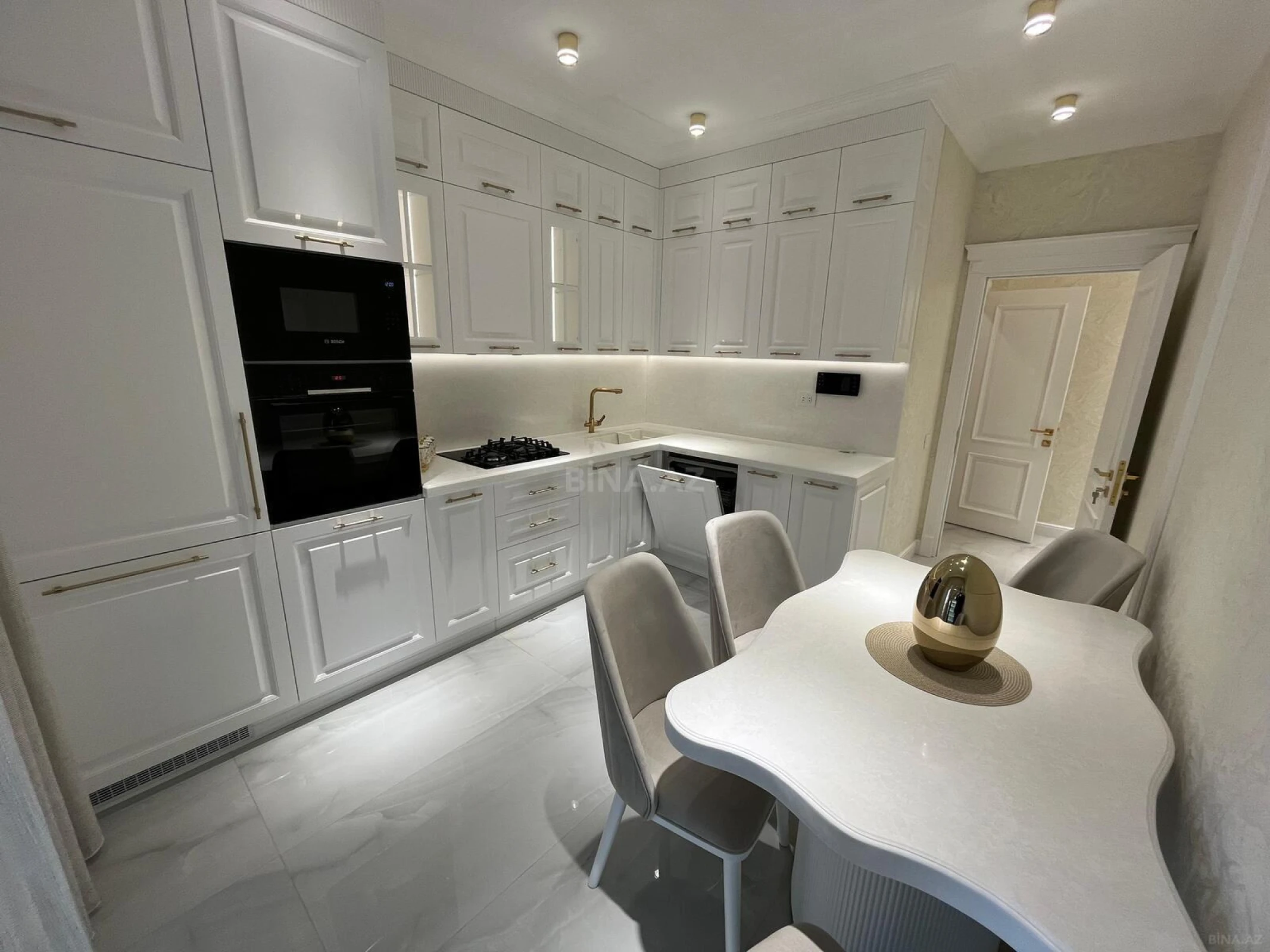 Kirayə verilir 3 otaqlı mənzil 145 m²