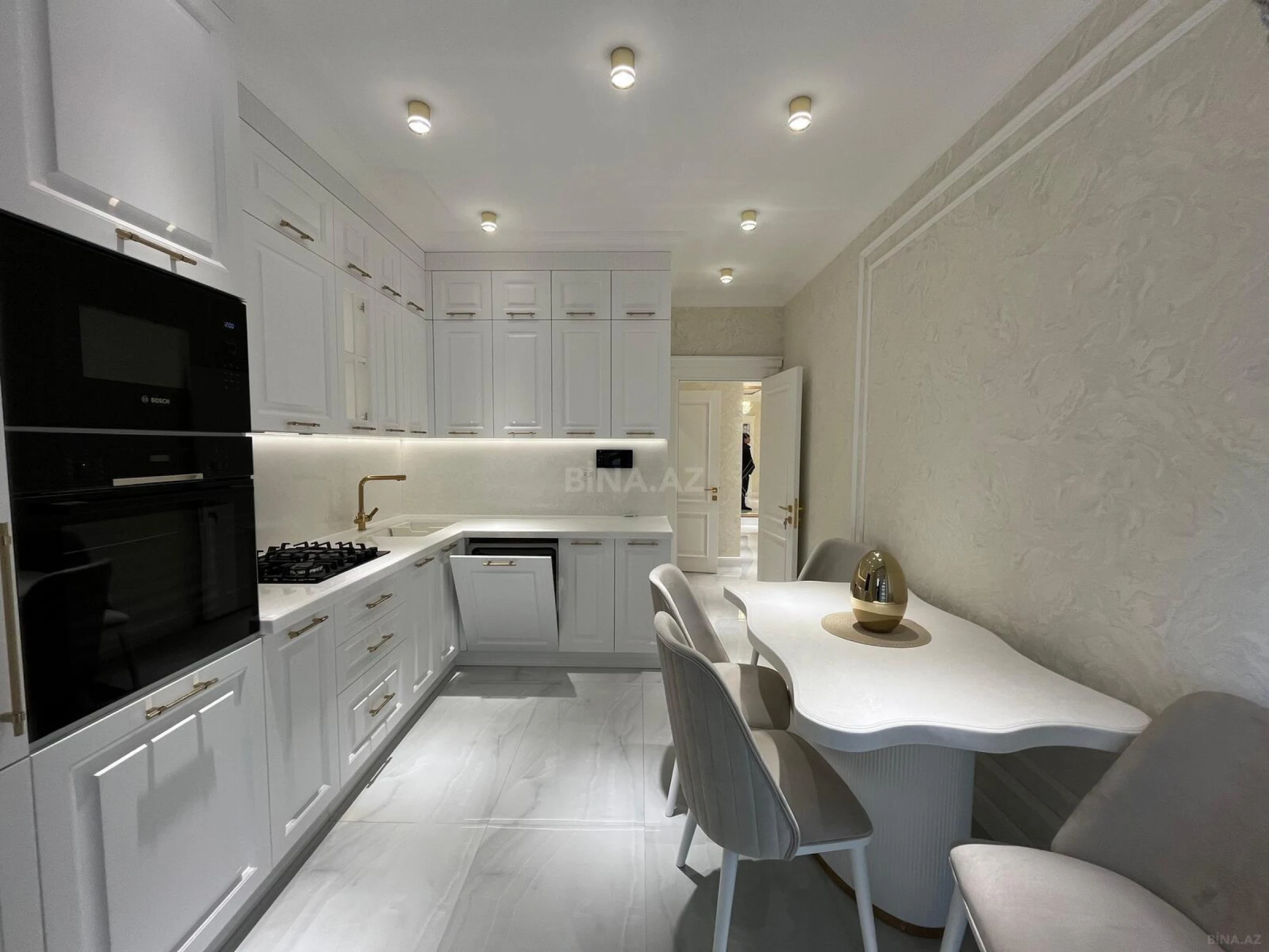 Kirayə verilir 3 otaqlı mənzil 145 m²