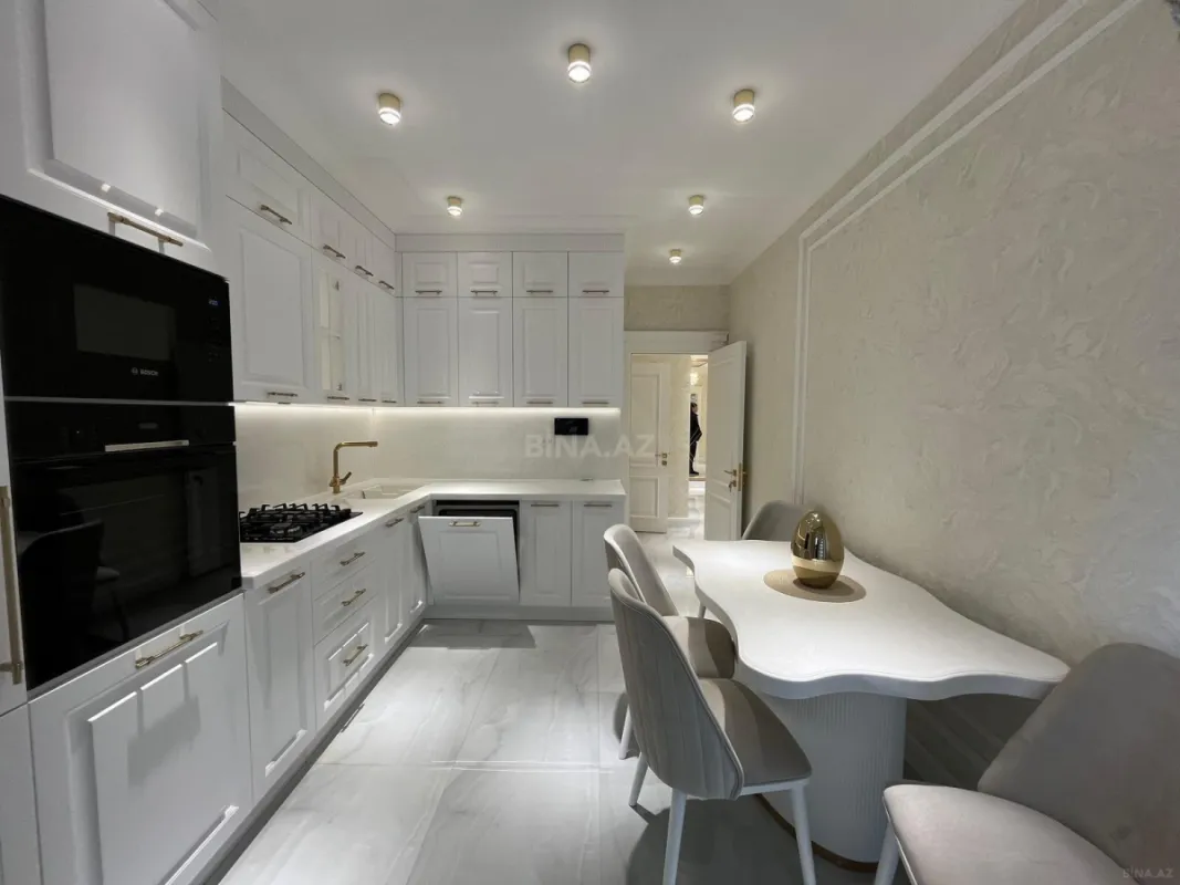 Kirayə verilir 3 otaqlı mənzil 145 m²