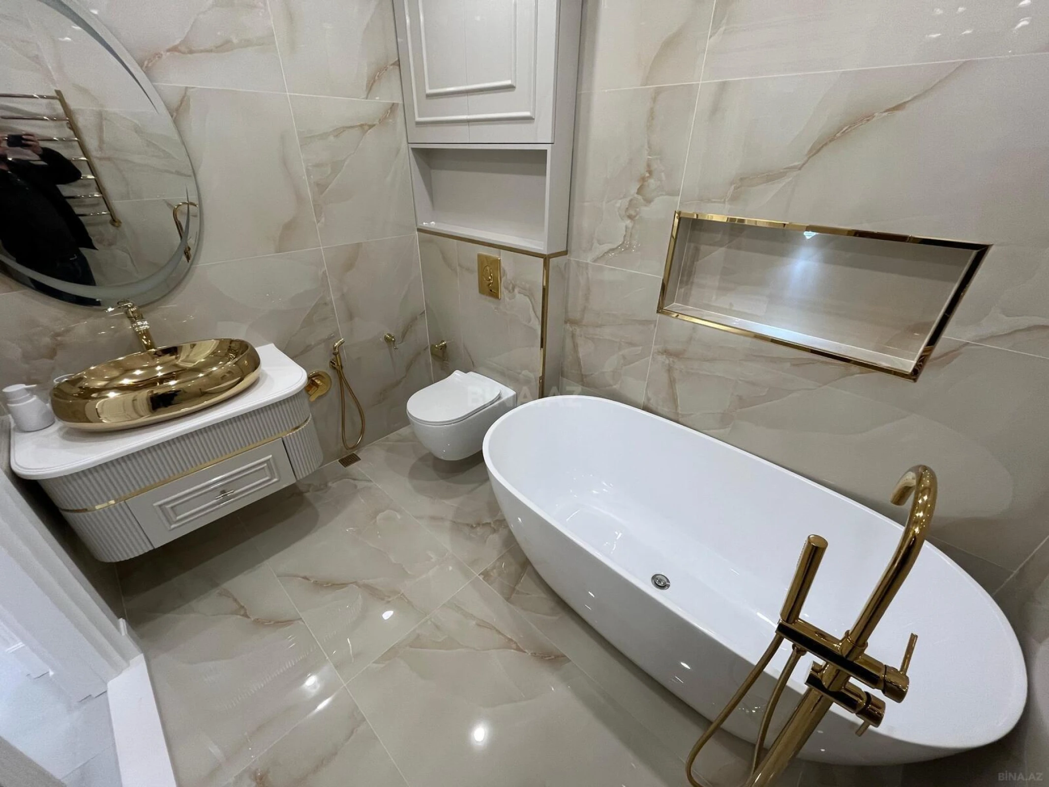 Kirayə verilir 3 otaqlı mənzil 145 m²