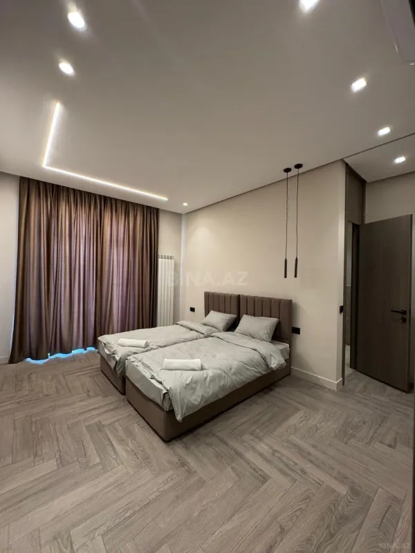 Satılır 3 otaqlı mənzil 158 m²