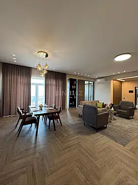 Satılır 3 otaqlı mənzil 158 m²