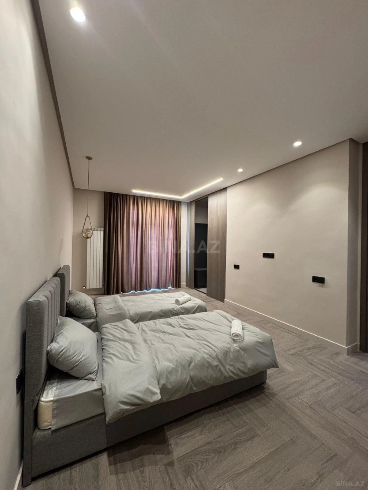 Satılır 3 otaqlı mənzil 158 m²