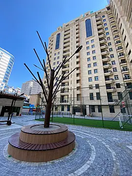 Satılır 4 otaqlı mənzil 212 m²