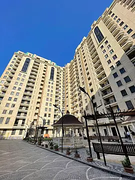 Satılır 4 otaqlı mənzil 212 m²