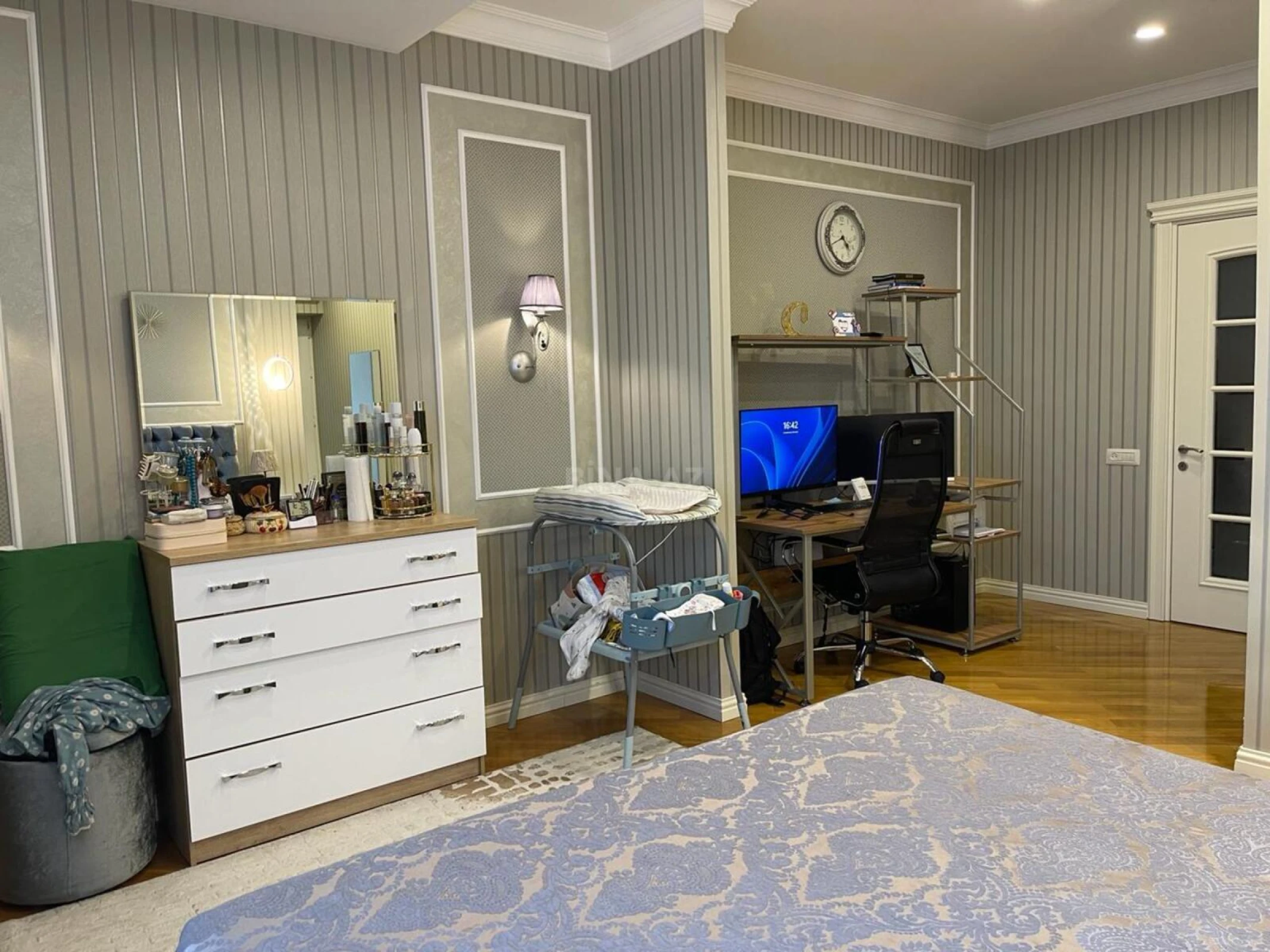 Satılır 4 otaqlı mənzil 168 m²