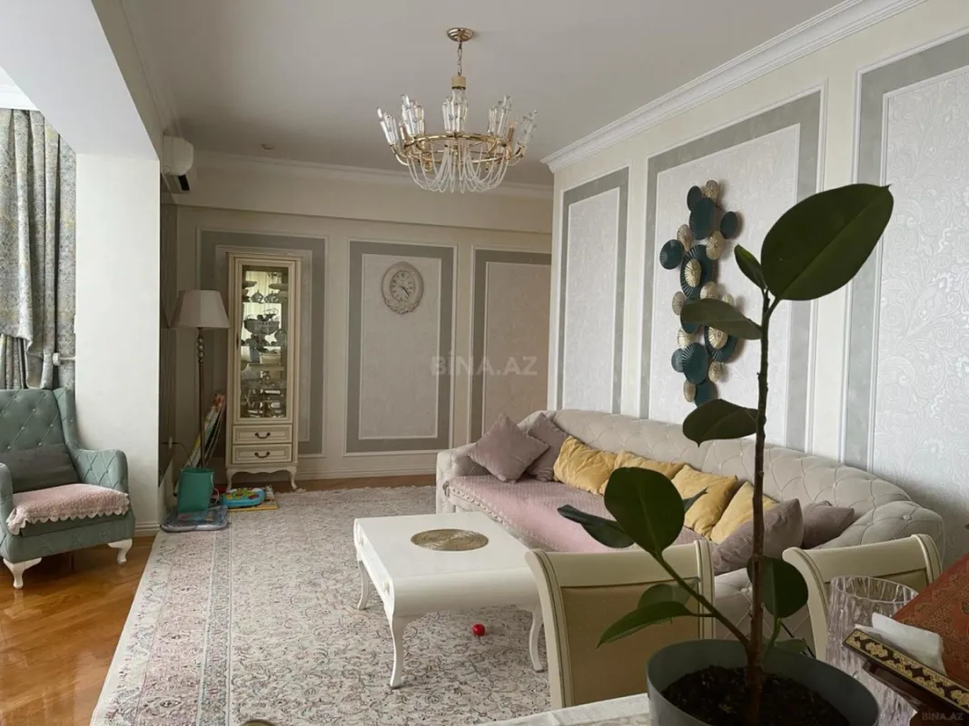 Satılır 4 otaqlı mənzil 168 m²