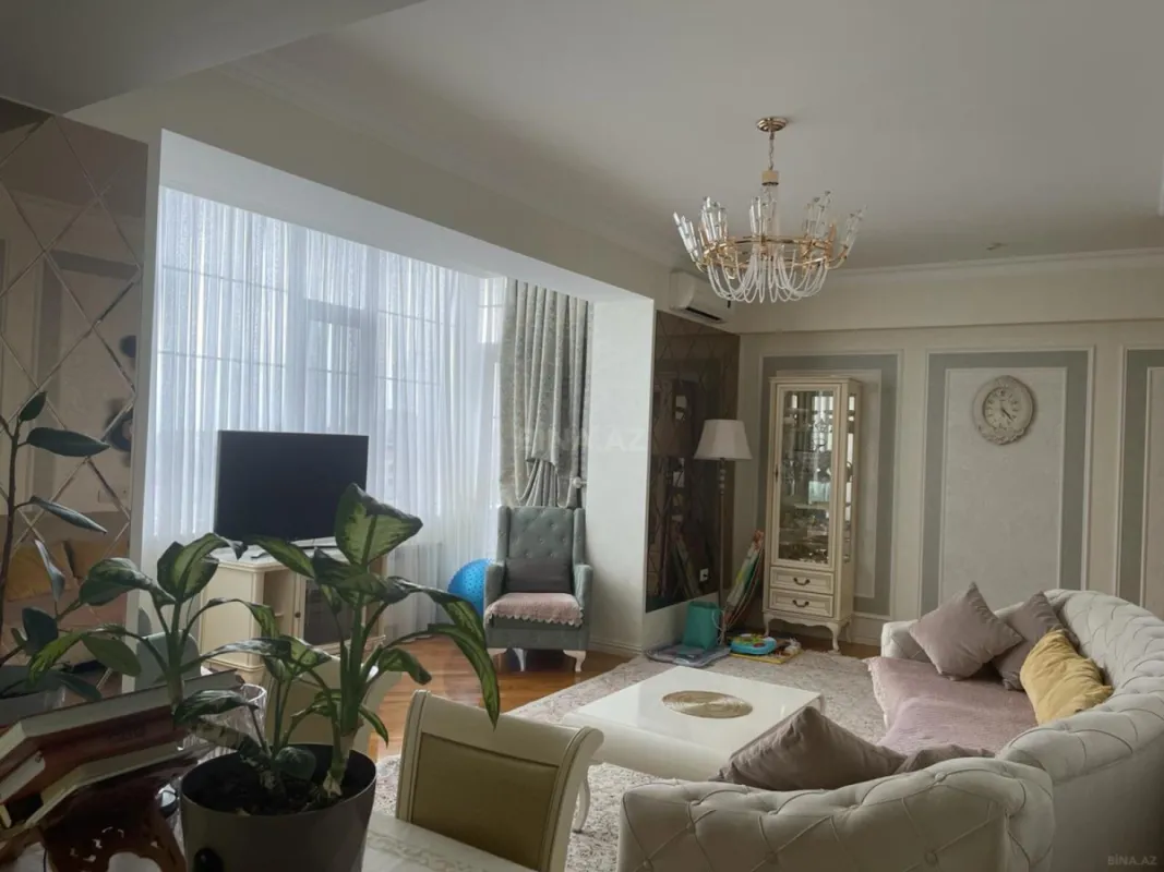 Satılır 4 otaqlı mənzil 168 m²