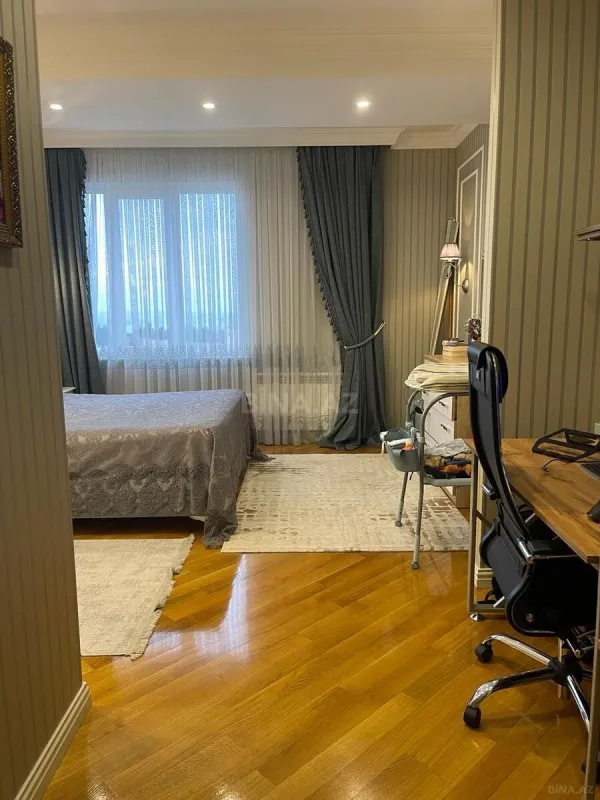 Satılır 4 otaqlı mənzil 168 m²