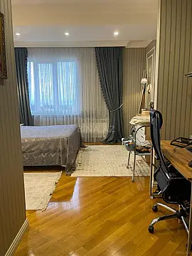Satılır 4 otaqlı mənzil 168 m²