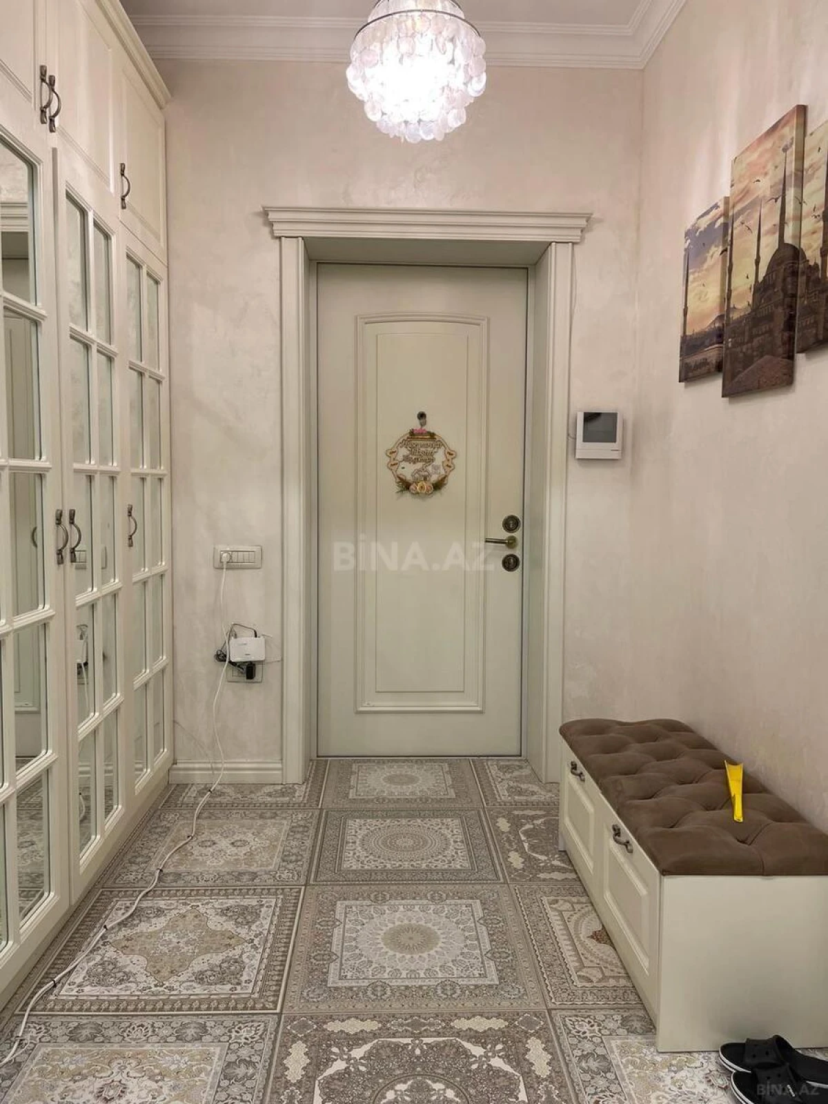 Satılır 4 otaqlı mənzil 168 m²