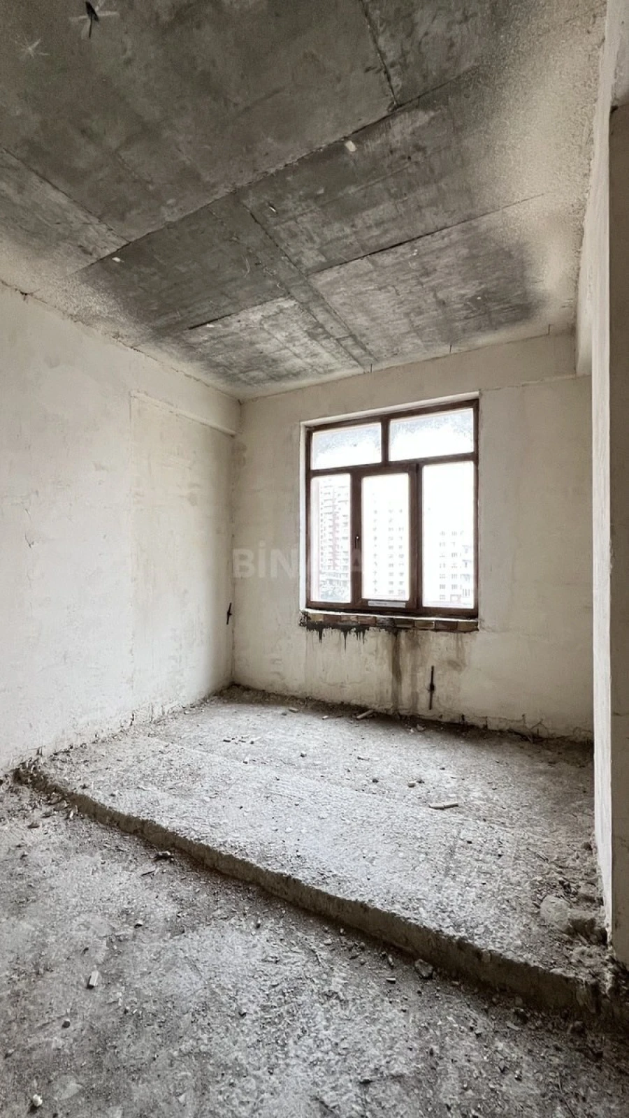Satılır 4 otaqlı mənzil 200 m²