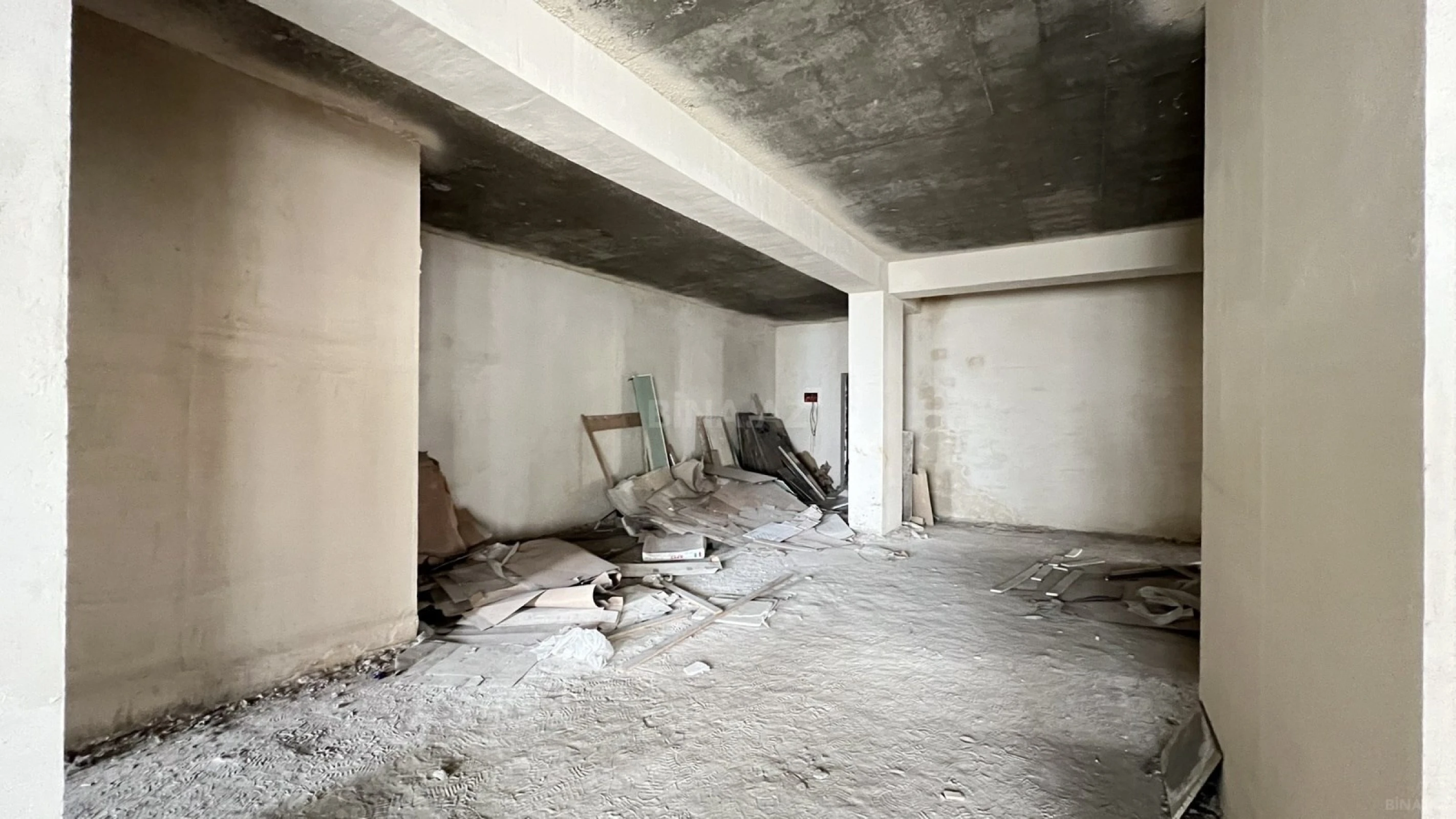 Satılır 4 otaqlı mənzil 200 m²