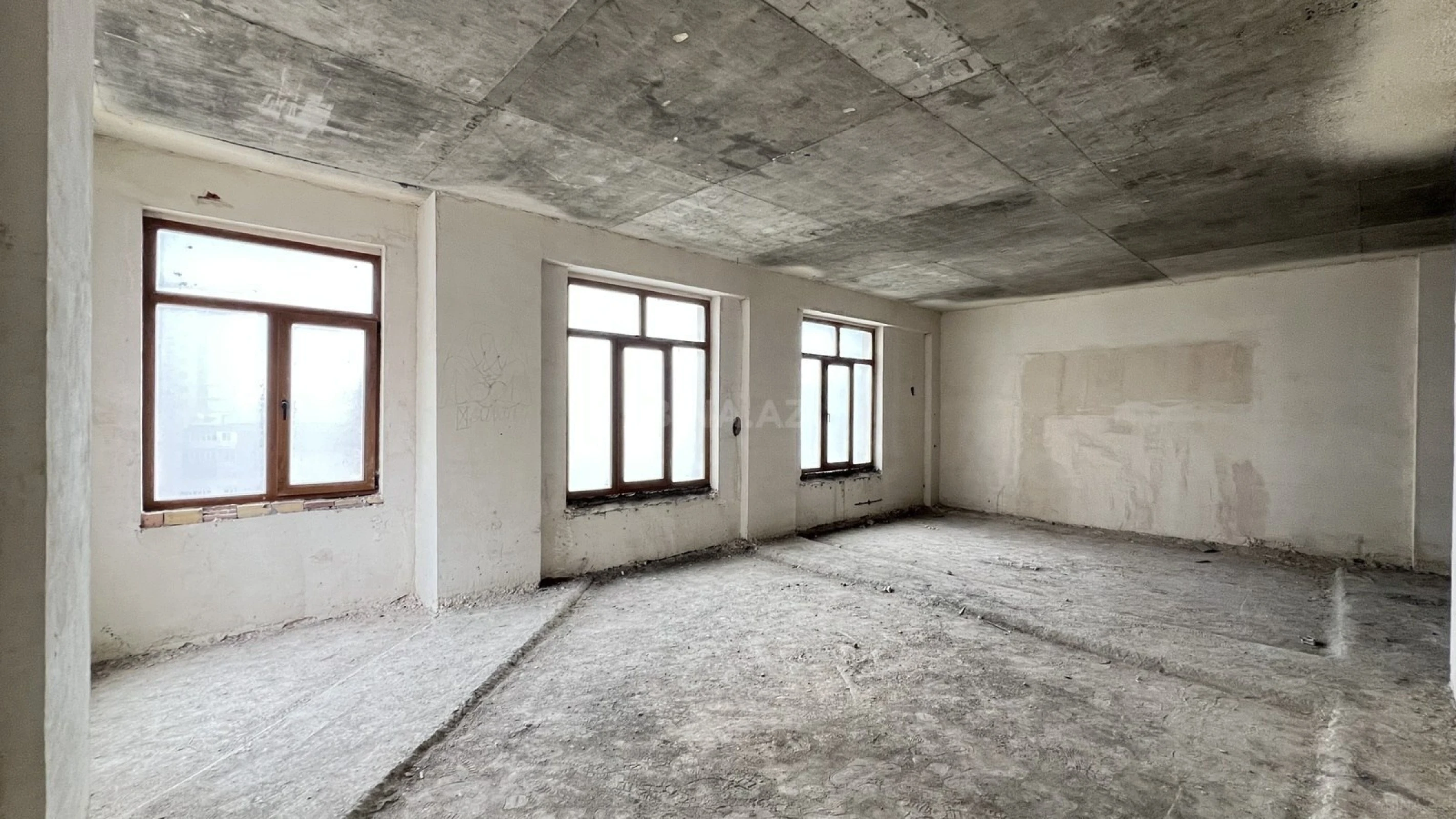 Satılır 4 otaqlı mənzil 200 m²