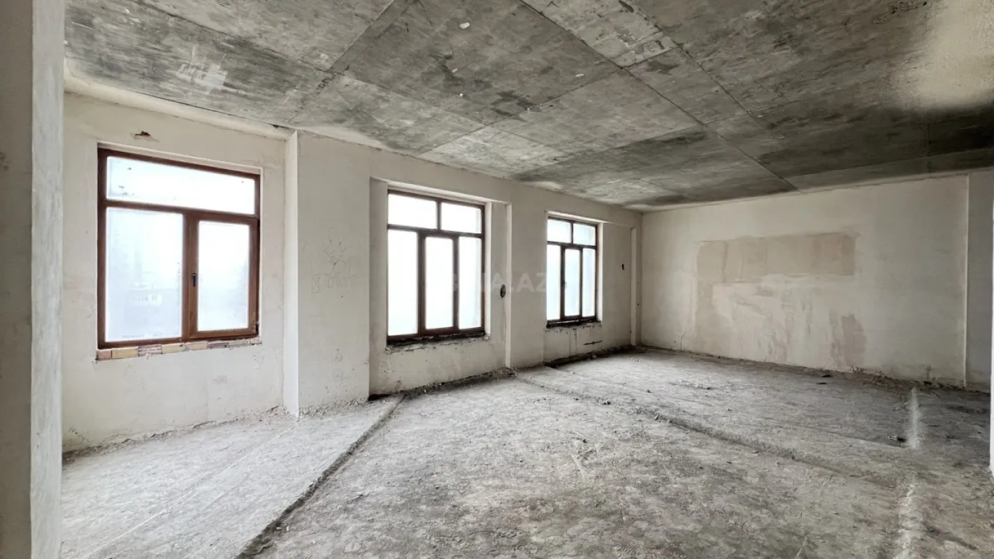 Satılır 4 otaqlı mənzil 200 m²