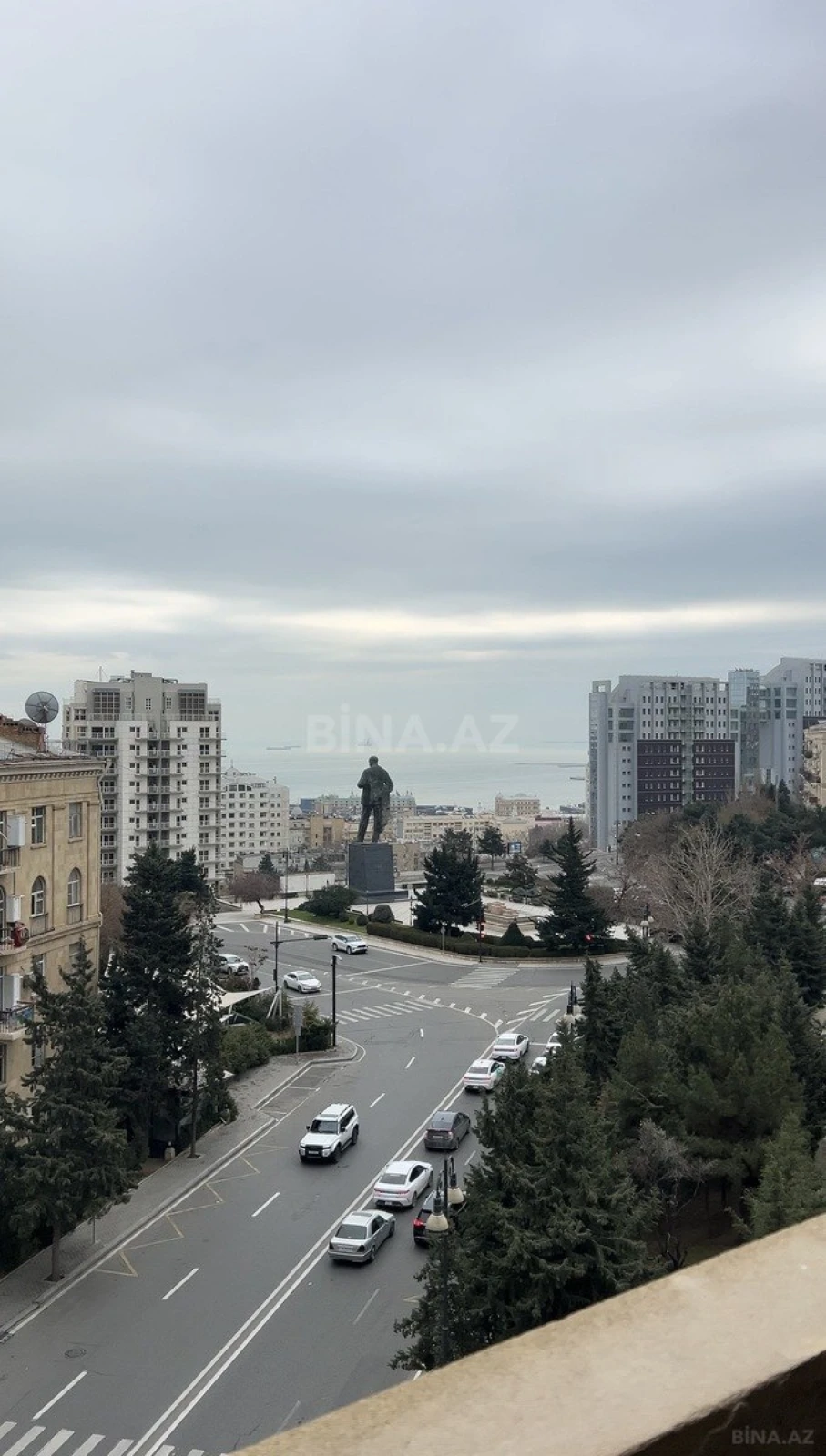 Satılır 4 otaqlı mənzil 200 m²