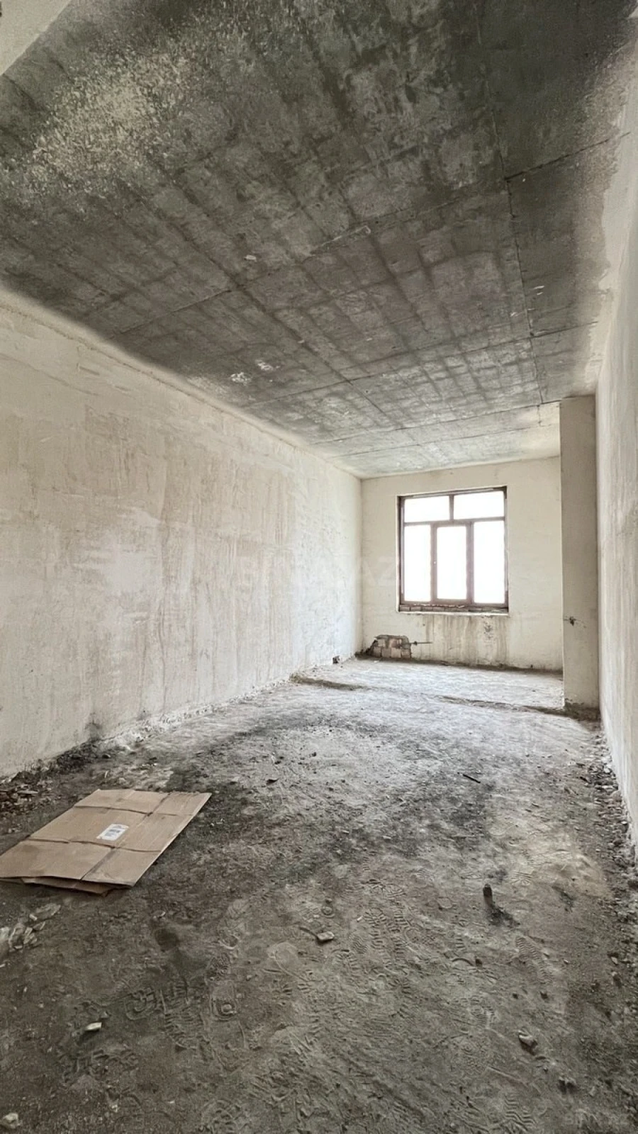 Satılır 4 otaqlı mənzil 200 m²