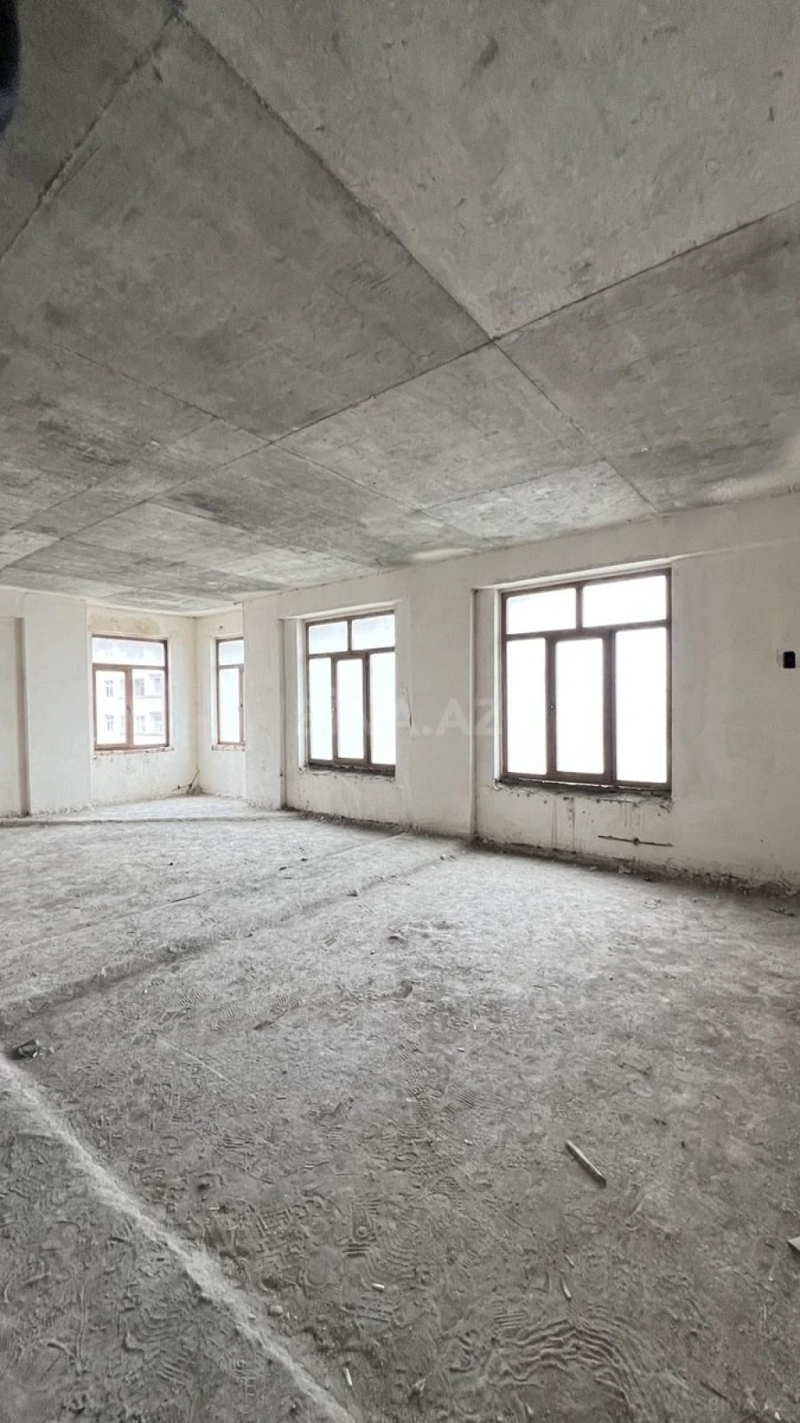 Satılır 4 otaqlı mənzil 200 m²