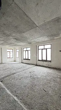 Satılır 4 otaqlı mənzil 200 m²