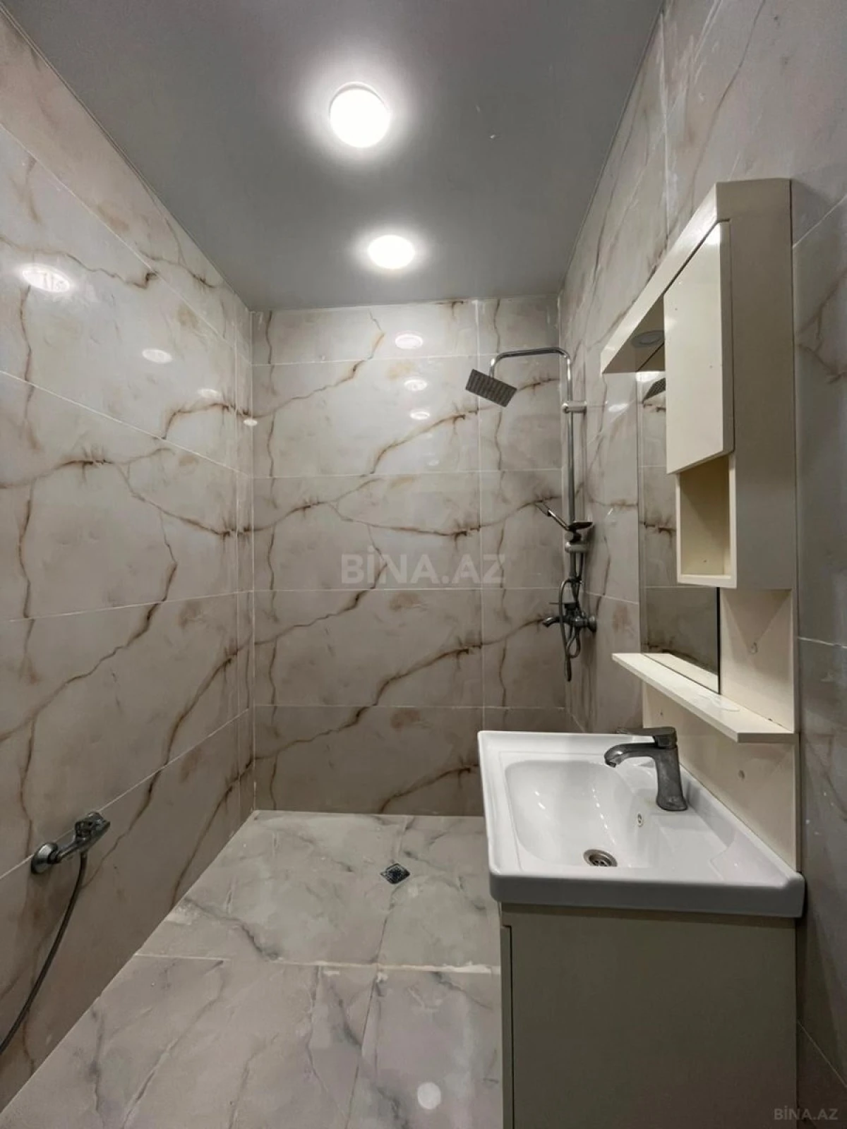 Satılır 3 otaqlı mənzil 106 m²