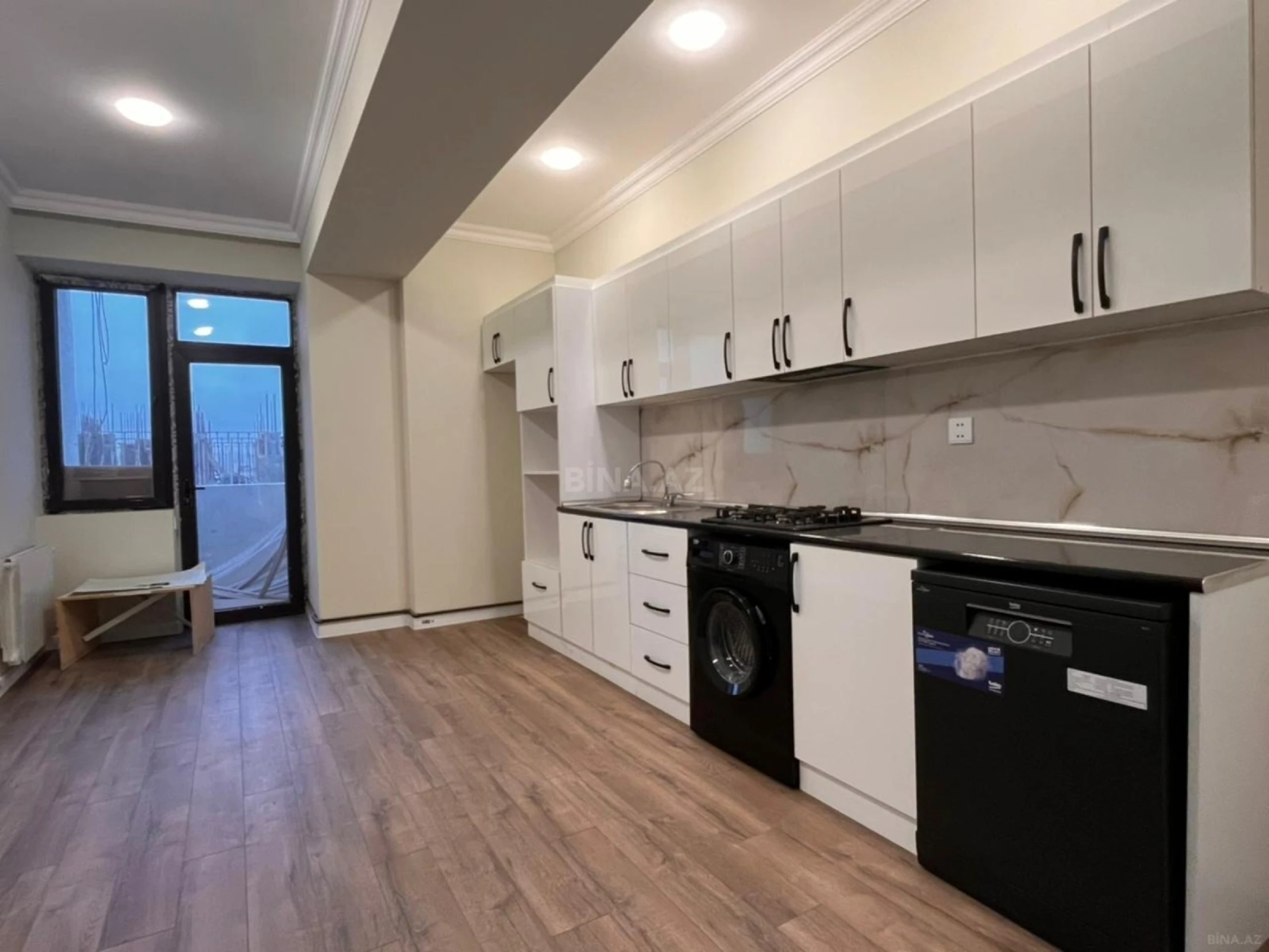 Satılır 3 otaqlı mənzil 106 m²