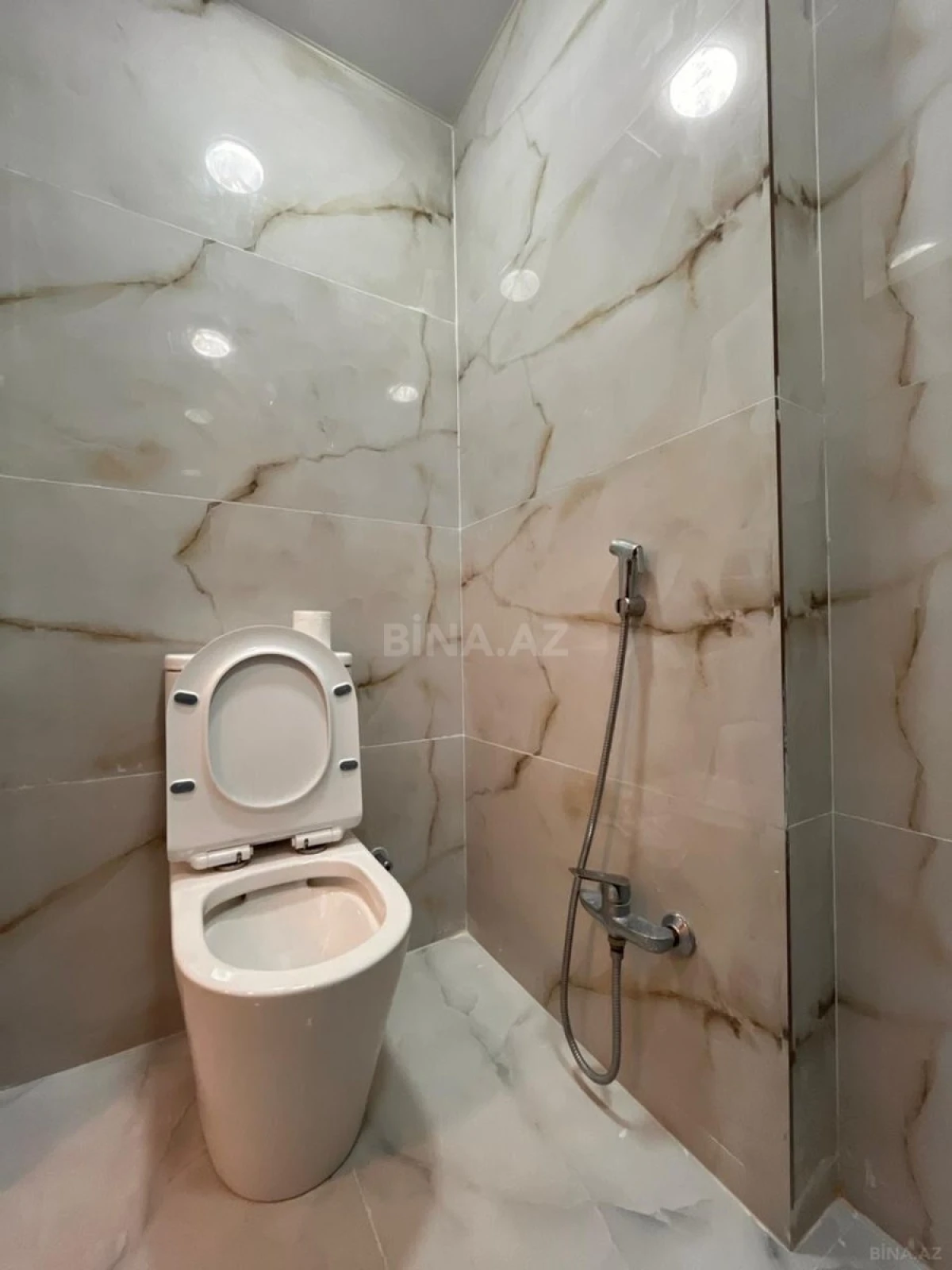 Satılır 3 otaqlı mənzil 106 m²