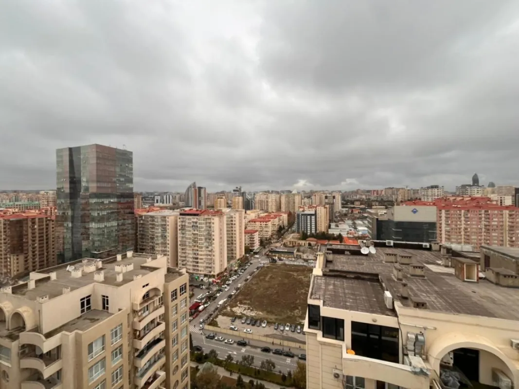 Satılır 3 otaqlı mənzil 106 m²