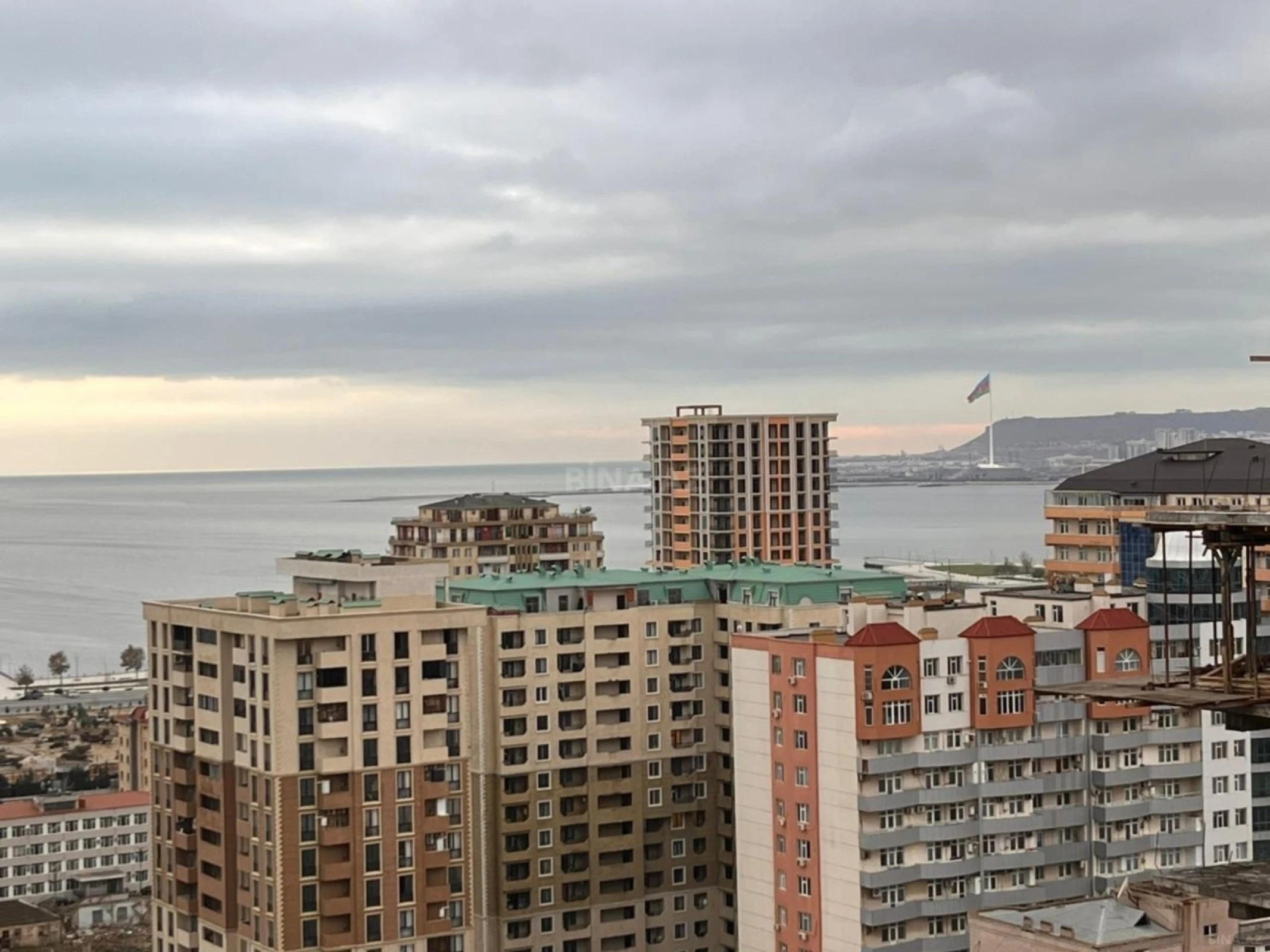 Satılır 3 otaqlı mənzil 106 m²