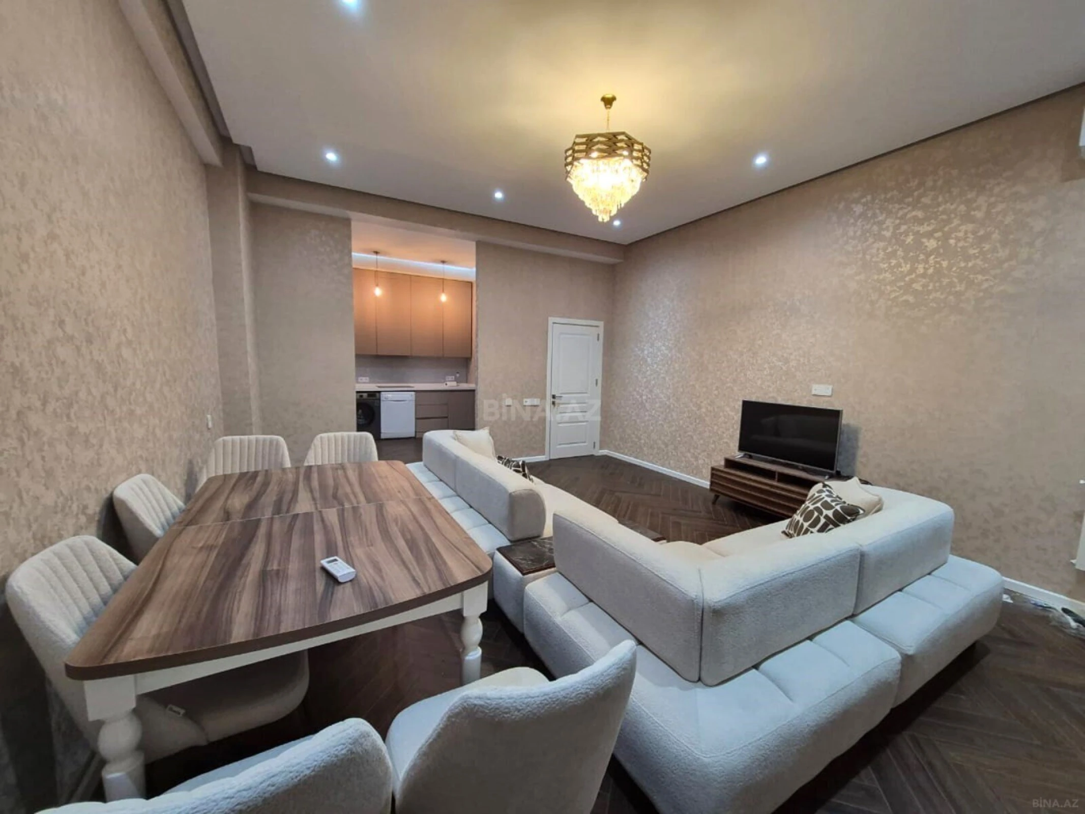 Kirayə verilir 2 otaqlı mənzil 93 m²