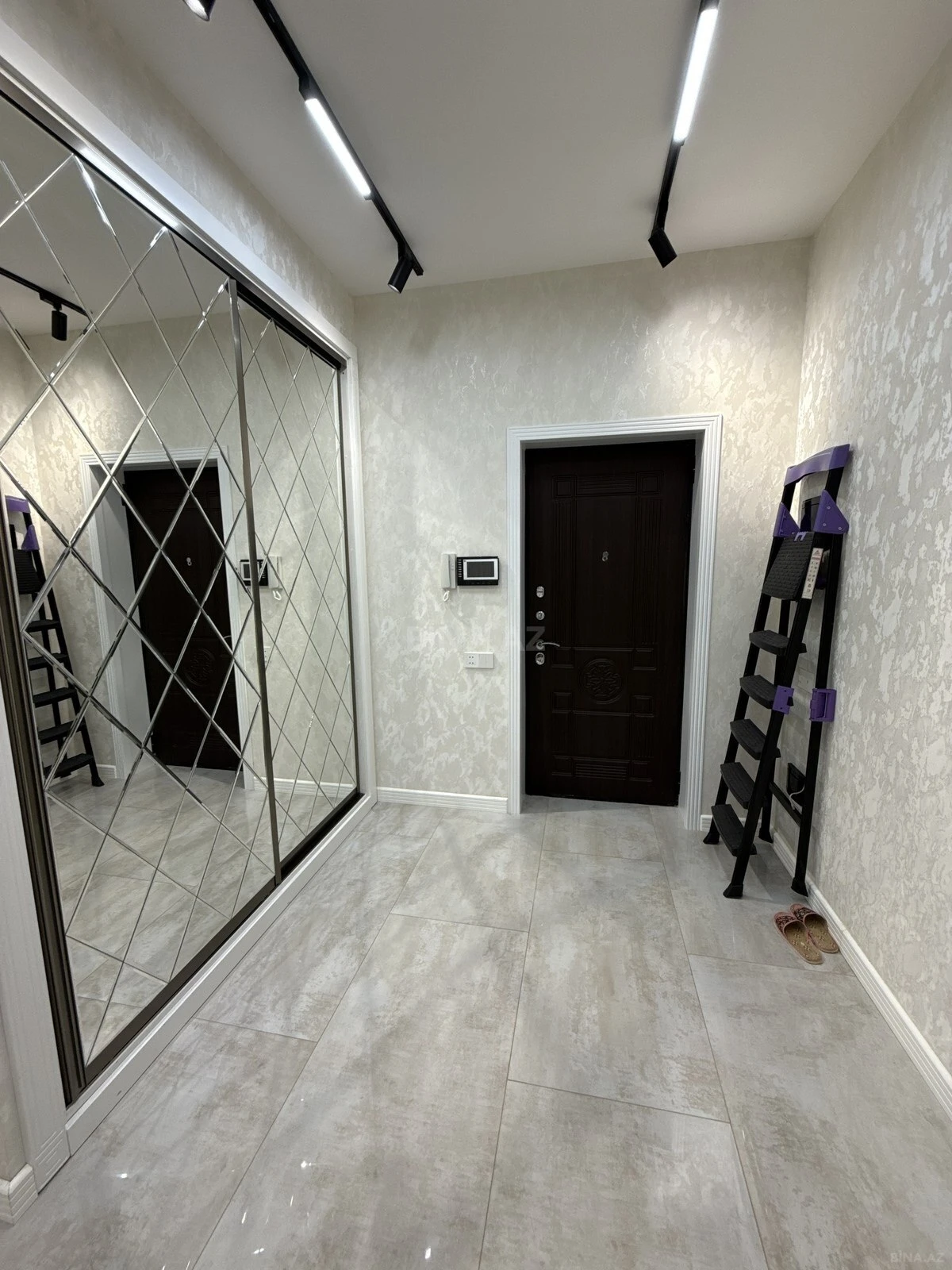 Satılır 2 otaqlı mənzil 55 m²