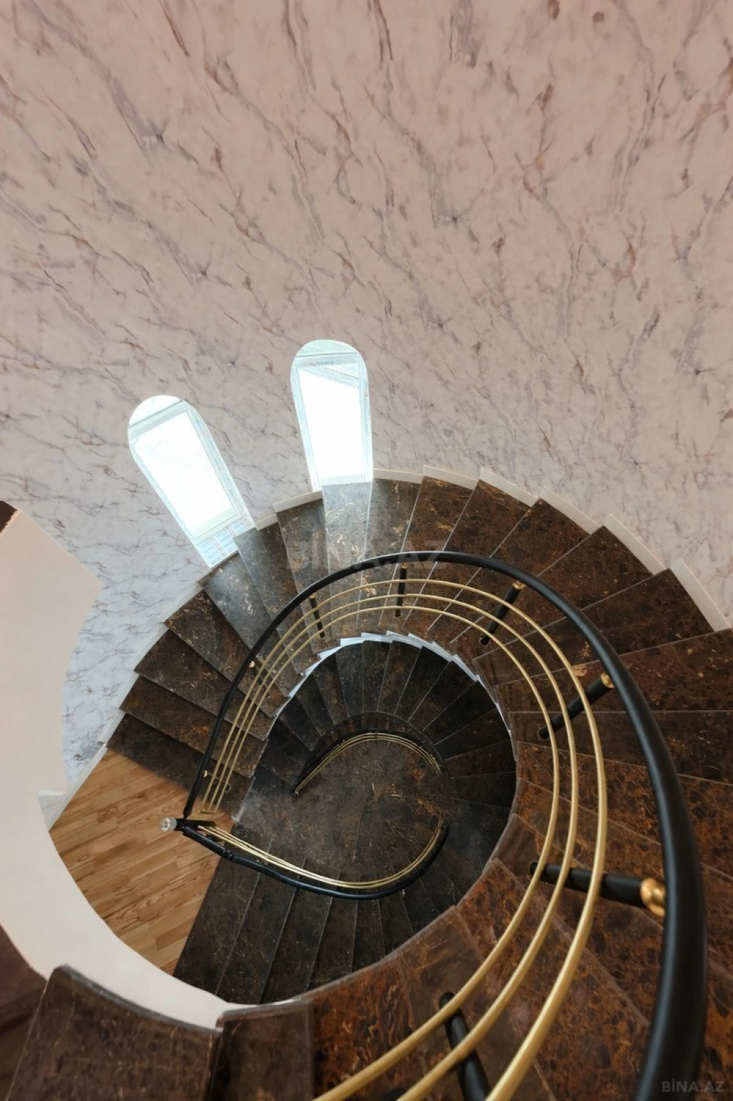 Satılır 7 otaqlı həyət evi 360 m²