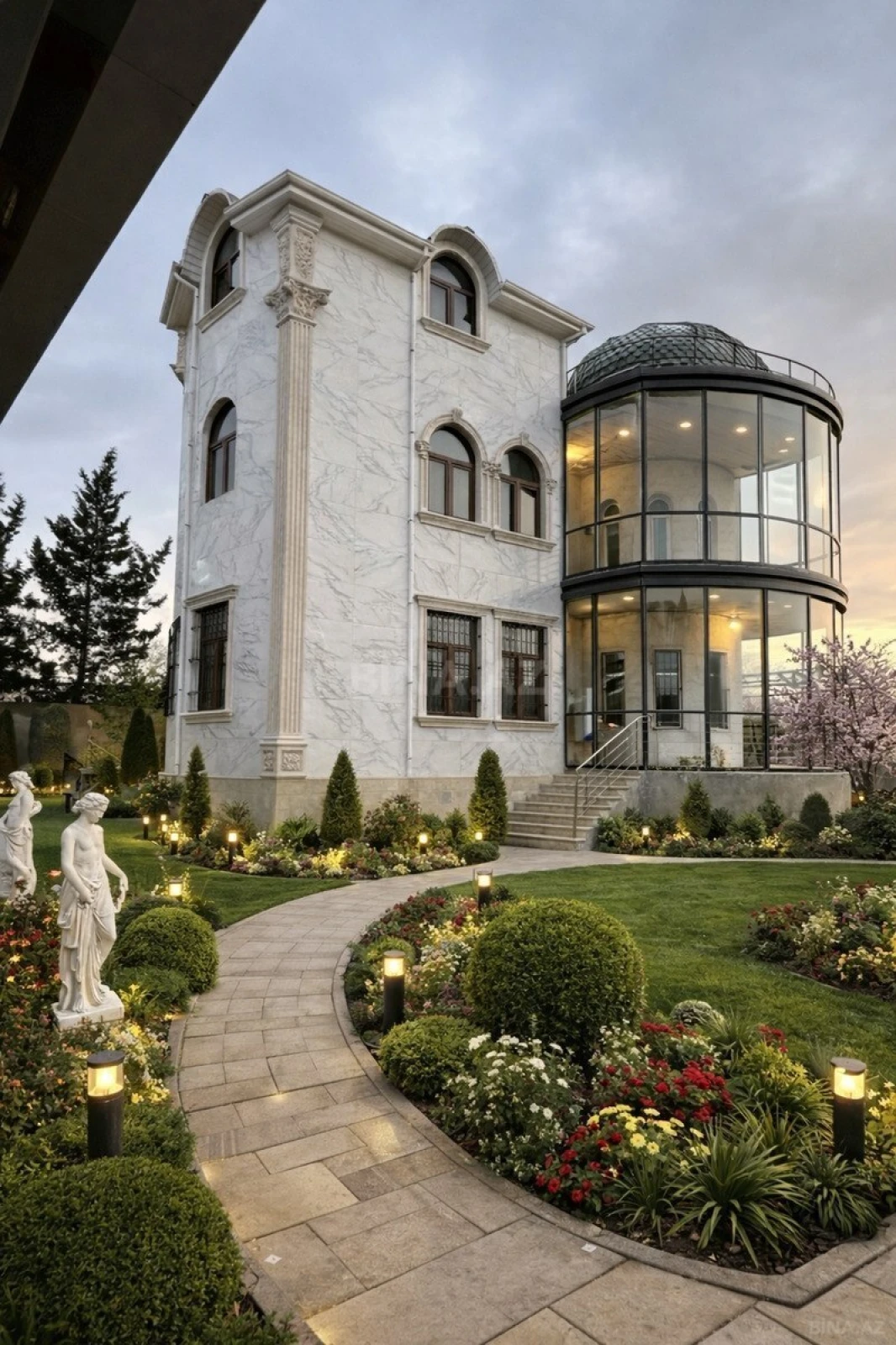 Satılır 7 otaqlı həyət evi 360 m²