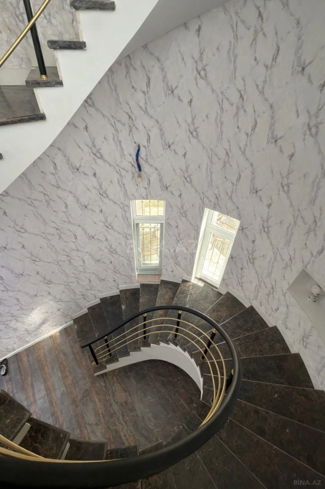 Satılır 7 otaqlı həyət evi 360 m²