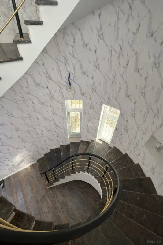 Satılır 7 otaqlı həyət evi 360 m²