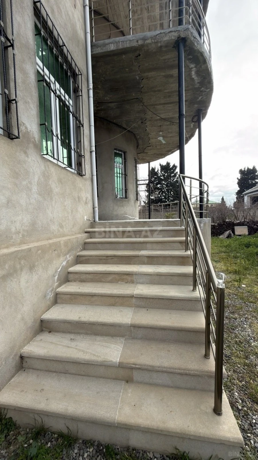 Satılır 7 otaqlı həyət evi 360 m²