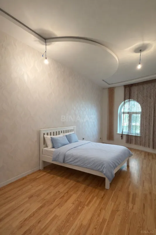 Satılır 7 otaqlı həyət evi 360 m²