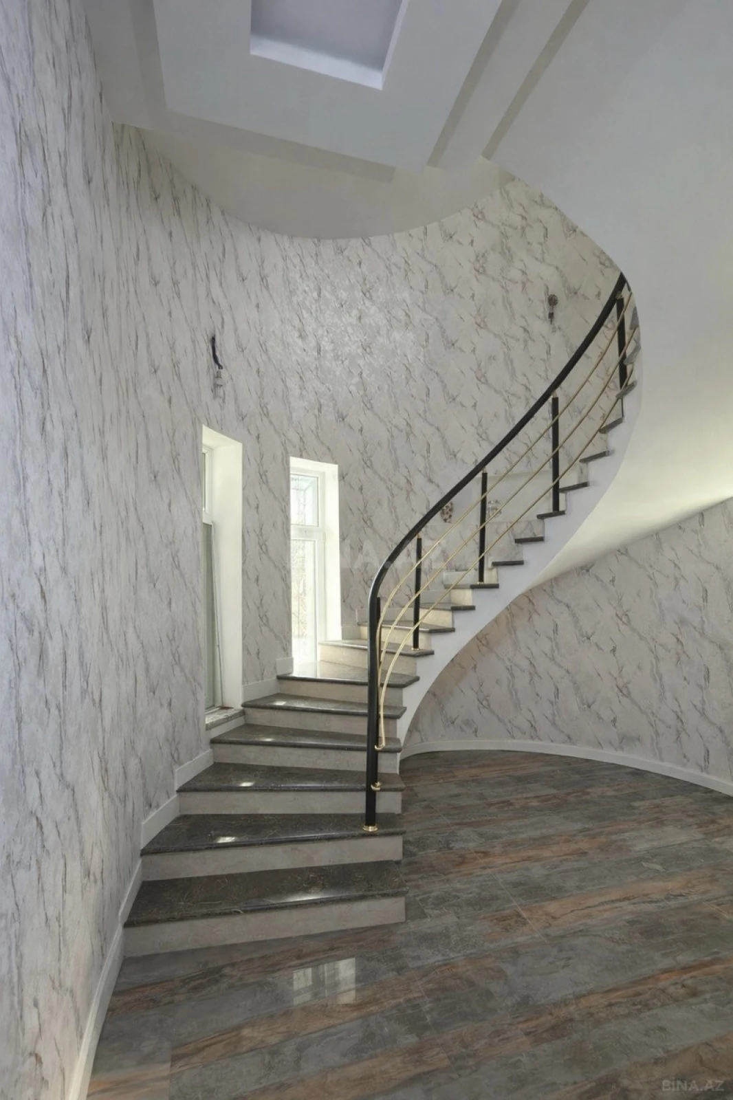 Satılır 7 otaqlı həyət evi 360 m²