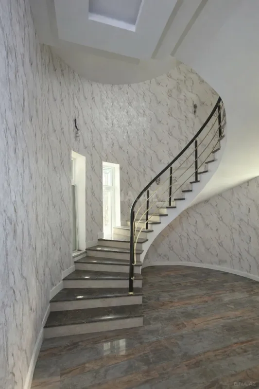 Satılır 7 otaqlı həyət evi 360 m²