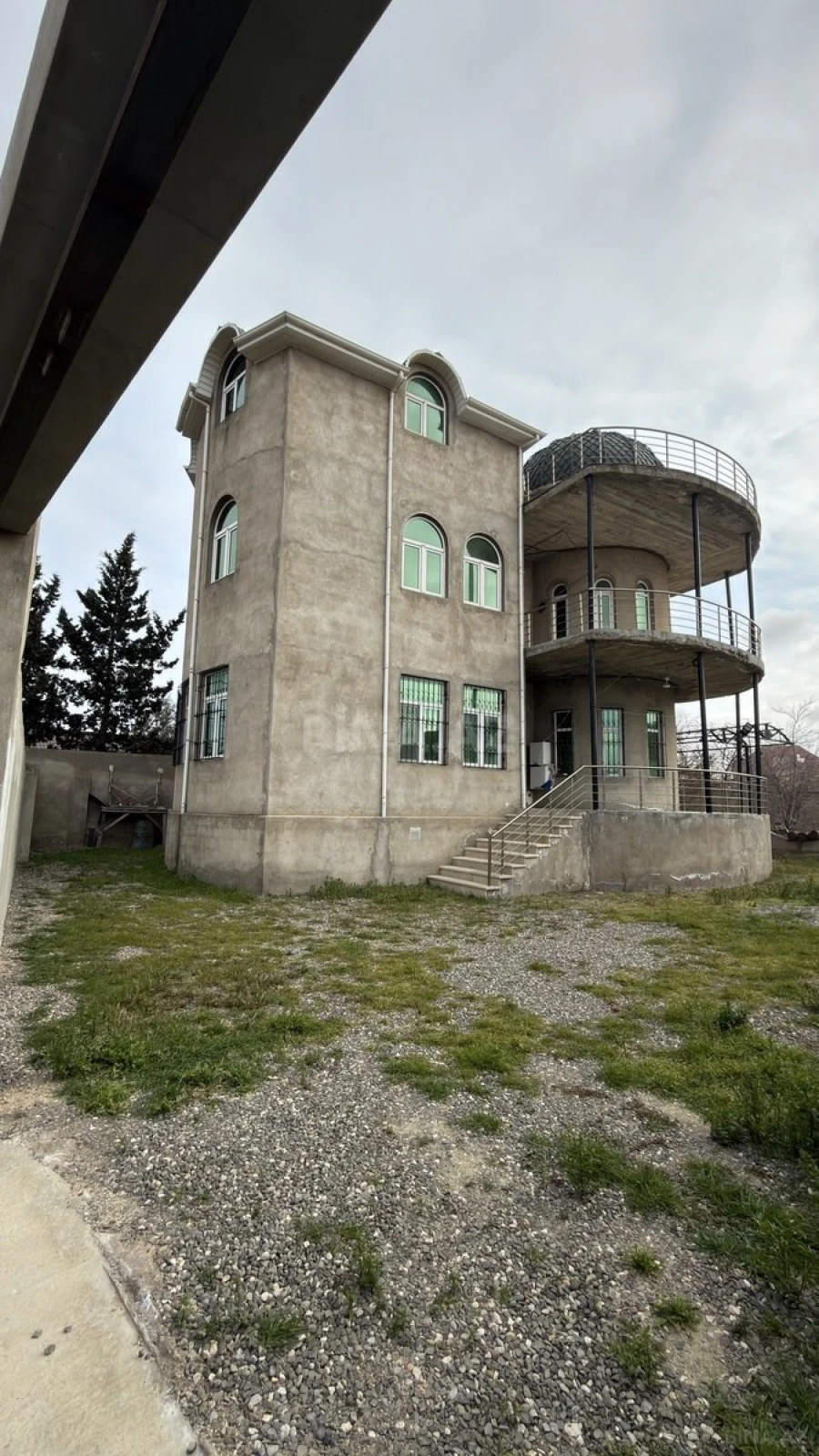 Satılır 7 otaqlı həyət evi 360 m²