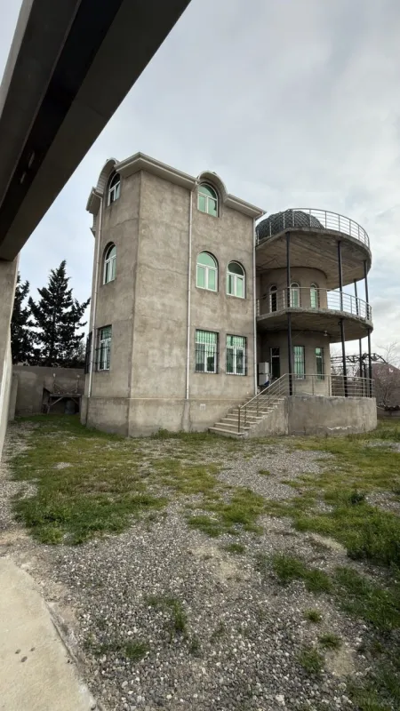 Satılır 7 otaqlı həyət evi 360 m²